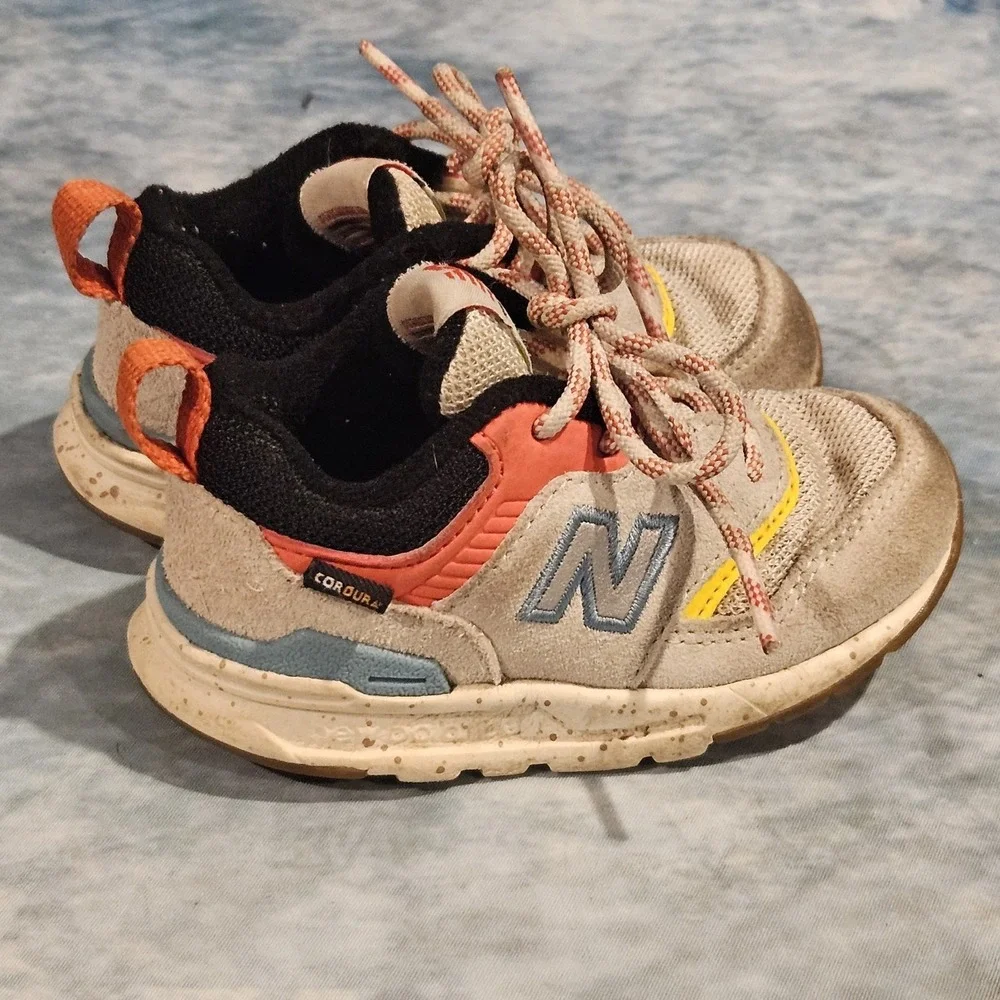 New Balance‎ 997H Toddler Size 6 Sneakers Cream Orange Blue Lace Up Shoes